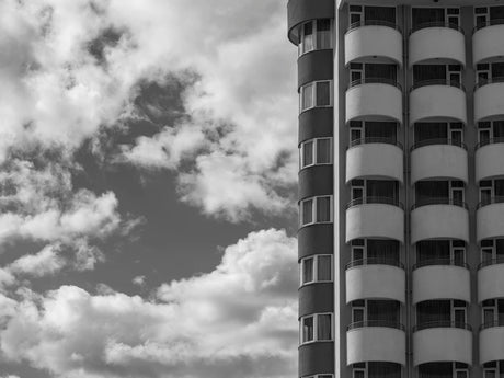 Understanding Weather's Impact on Concrete Formwork