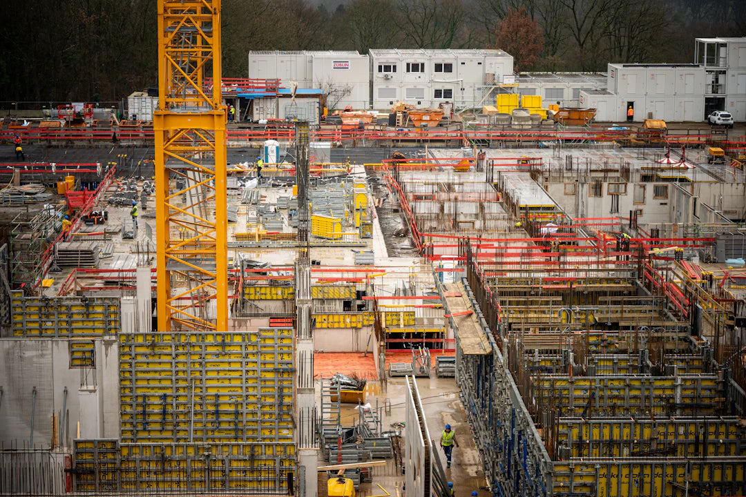 Choosing Between Plywood and Steel Formwork